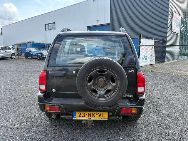 Suzuki - 2001 - grand vitara - 2.5 v6 4x4 - personenauto - afbeelding 3 van  15