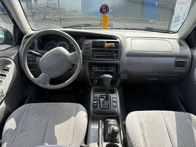 Suzuki - 2001 - grand vitara - 2.5 v6 4x4 - personenauto - afbeelding 8 van  15
