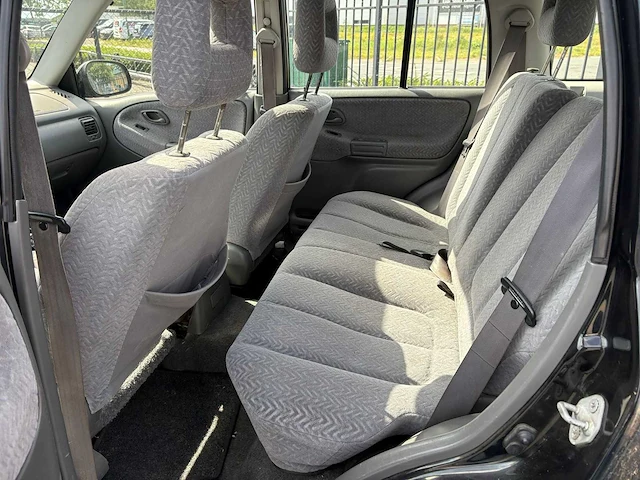 Suzuki - 2001 - grand vitara - 2.5 v6 4x4 - personenauto - afbeelding 9 van  15