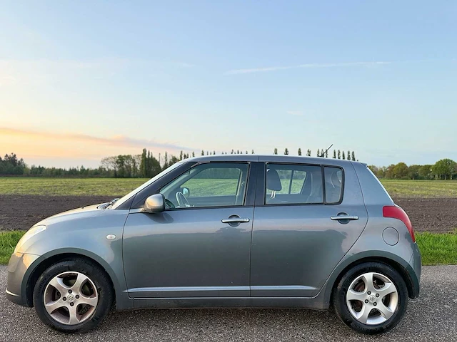 Suzuki - 2007 - swift - 1.3 base - jn-640-r - afbeelding 3 van  10