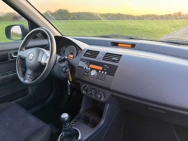 Suzuki - 2007 - swift - 1.3 base - jn-640-r - afbeelding 10 van  10