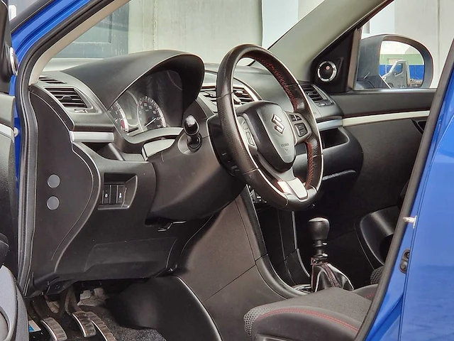 Suzuki - 2016 - swift - 1.6 sport - s-748-bs - afbeelding 2 van  26