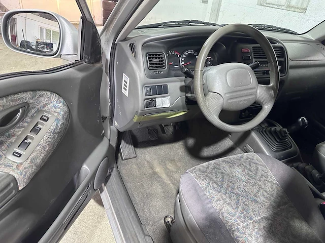 Suzuki - grand vitara - 1.6 cabrio - 46-ls-ld - afbeelding 19 van  19