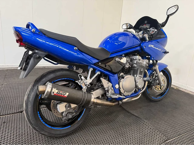 Suzuki - gsf 600 s - bandit - motorfiets - 2004 - afbeelding 2 van  25