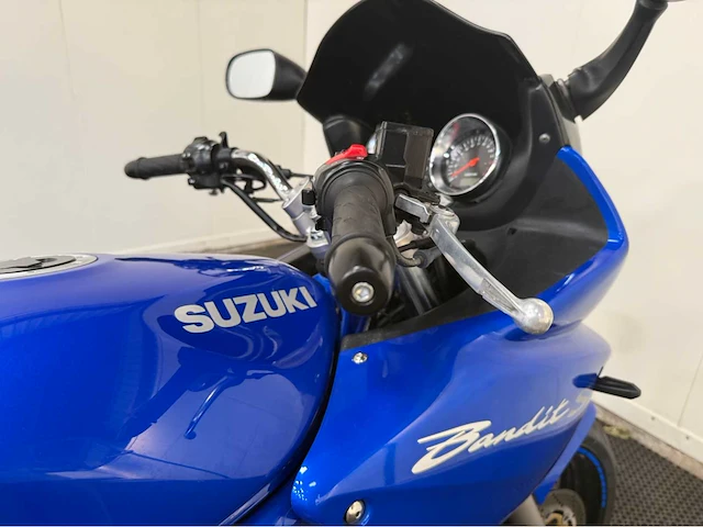 Suzuki - gsf 600 s - bandit - motorfiets - 2004 - afbeelding 4 van  25