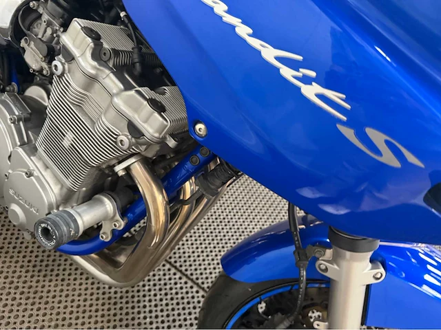 Suzuki - gsf 600 s - bandit - motorfiets - 2004 - afbeelding 14 van  25