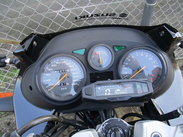 Suzuki - gsxr 750 - motorfiets - afbeelding 3 van  11