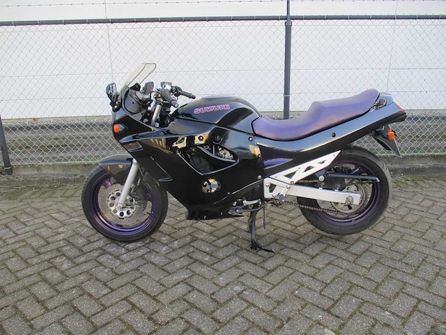 Suzuki - gsxr 750 - motorfiets - afbeelding 1 van  11