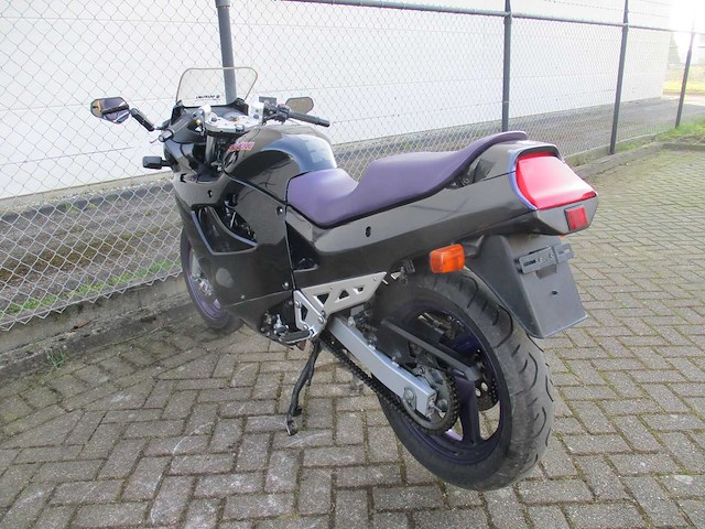 Suzuki - gsxr 750 - motorfiets - afbeelding 2 van  11