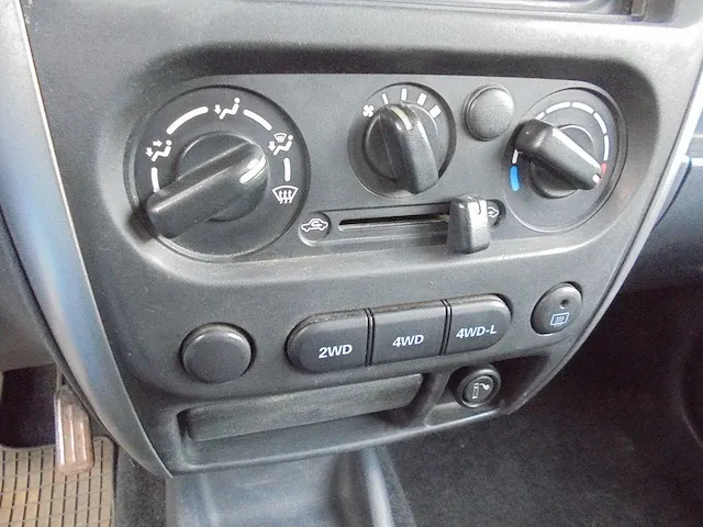 Suzuki - jimny - 1.3 jx - x-443-zr - 2006 - afbeelding 10 van  11