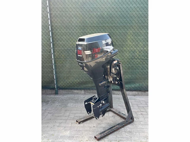 Suzuki - langstaart - 30 pk - buitenboordmotor - afbeelding 1 van  1