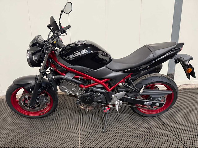 Suzuki - sv 650 - tour - motorfiets - 2019 - afbeelding 15 van  20