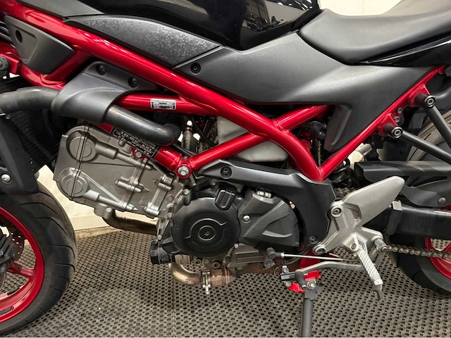 Suzuki - sv 650 - tour - motorfiets - 2019 - afbeelding 20 van  20