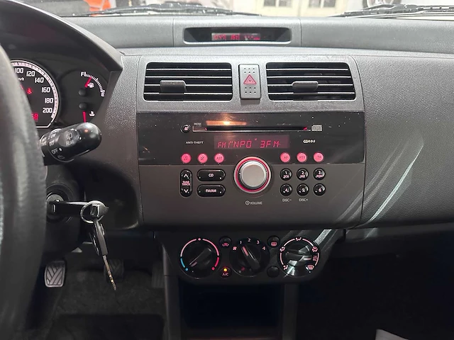 Suzuki - swift - 1.3 base - 6-xlx-70 - afbeelding 13 van  18