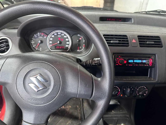 Suzuki - swift - 1.3 base - gx-962-j - afbeelding 2 van  19