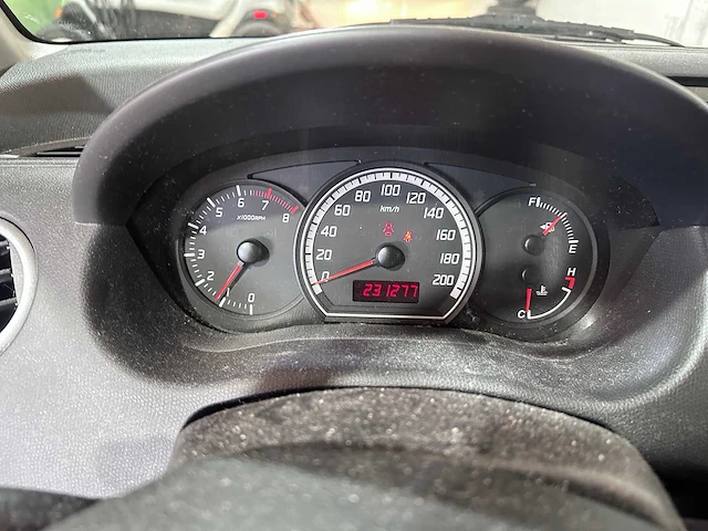 Suzuki - swift - 1.3 base - gx-962-j - afbeelding 3 van  19