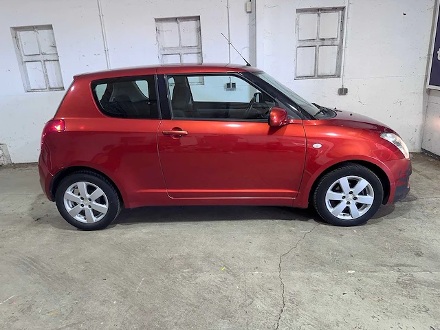 Suzuki - swift - 1.3 base - gx-962-j - afbeelding 16 van  19