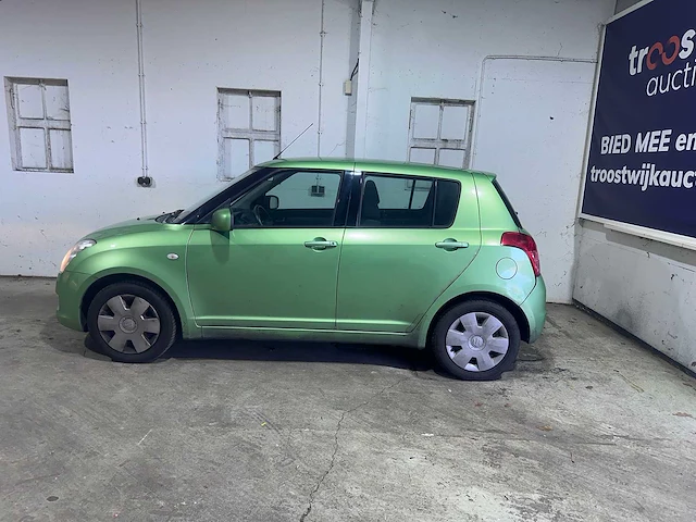 Suzuki - swift - 1.3 comfort - 33-hst-8 - afbeelding 12 van  19