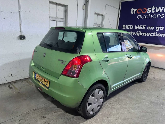 Suzuki - swift - 1.3 comfort - 33-hst-8 - afbeelding 15 van  19