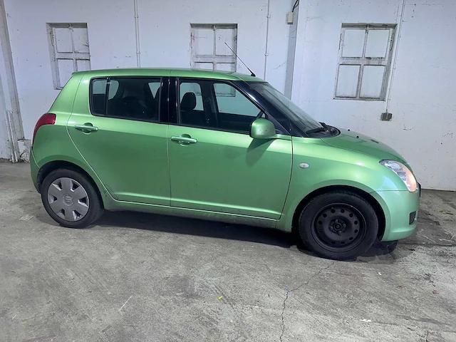 Suzuki - swift - 1.3 comfort - 33-hst-8 - afbeelding 16 van  19