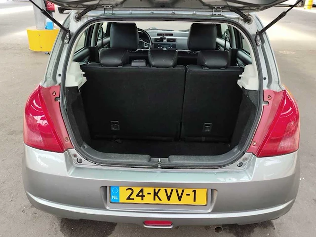 Suzuki - swift - 1.3 gls - car - 2006 - afbeelding 9 van  18