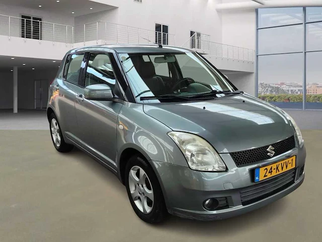 Suzuki - swift - 1.3 gls - car - 2006 - afbeelding 11 van  18