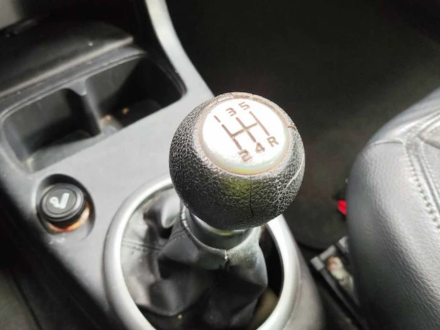 Suzuki - swift - 1.3 gls - car - 2006 - afbeelding 16 van  18