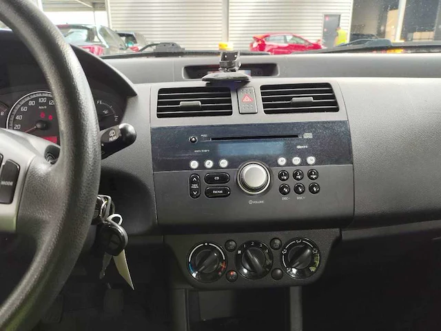 Suzuki - swift - 1.3 gls - car - 2006 - afbeelding 17 van  18