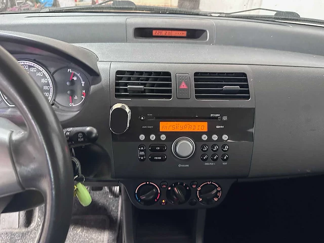 Suzuki - swift - 1.3 shogun - 79-xx-vg - afbeelding 6 van  21