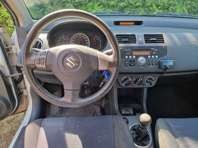 Suzuki - swift - 1.3 shogun - 97-zs-jl - 2008 - 108.000 km nap - afbeelding 4 van  24