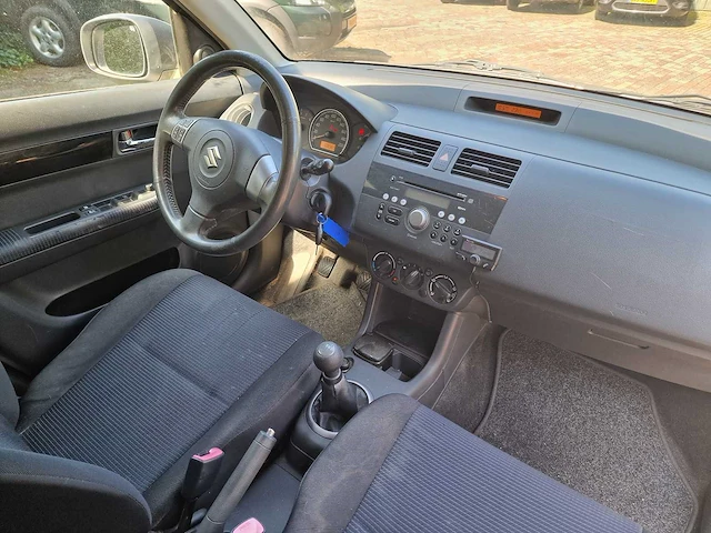 Suzuki - swift - 1.3 shogun - 97-zs-jl - 2008 - 108.000 km nap - afbeelding 9 van  24
