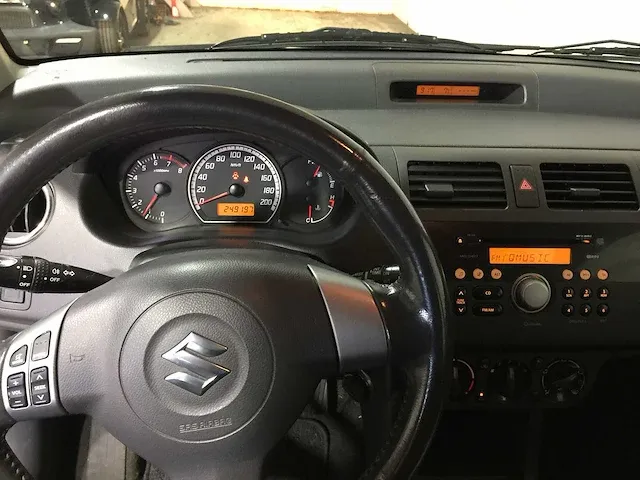 Suzuki - swift - 1.3 shogun 5drs- 59-xp-kd - afbeelding 2 van  21