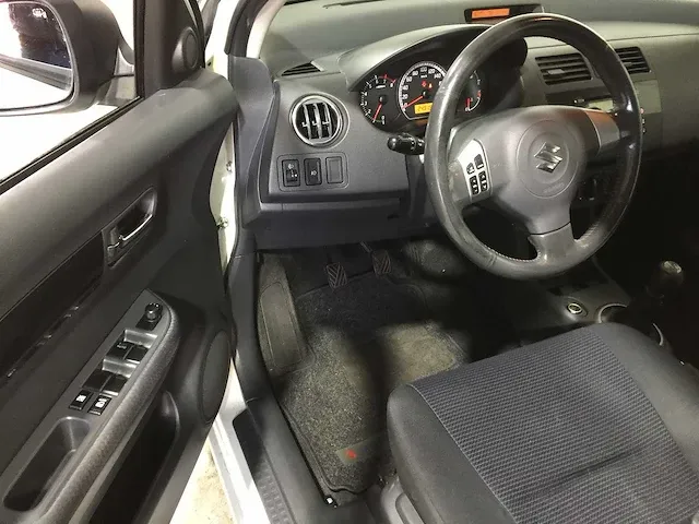 Suzuki - swift - 1.3 shogun 5drs- 59-xp-kd - afbeelding 21 van  21