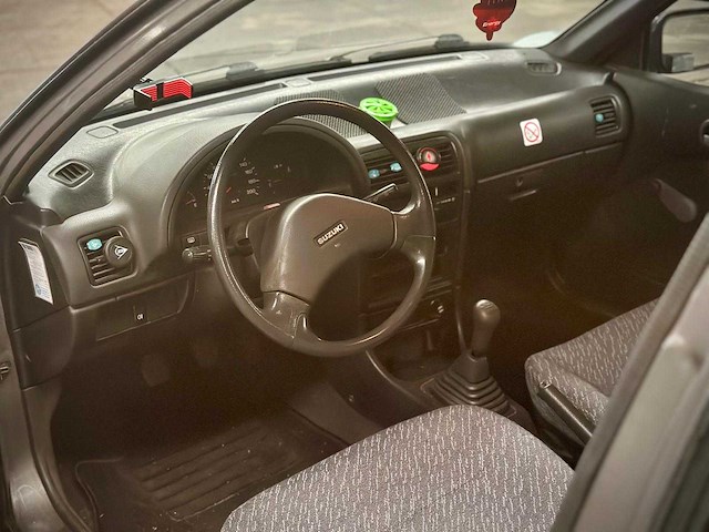 Suzuki - swift - personenauto - afbeelding 9 van  12
