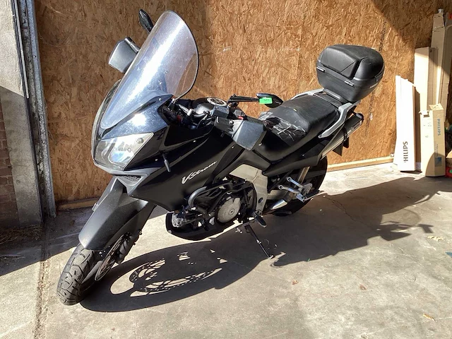 Suzuki all-road motorfiets - afbeelding 1 van  13