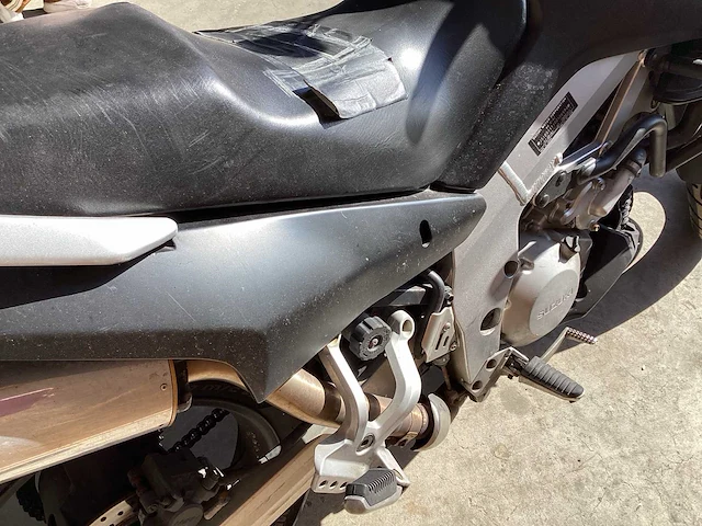Suzuki all-road motorfiets - afbeelding 7 van  13