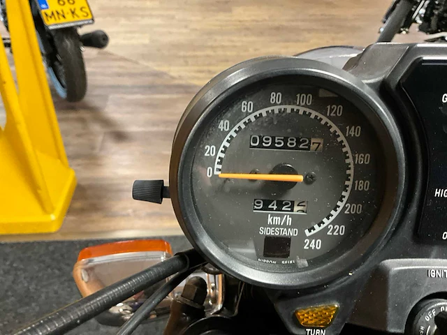 Suzuki gr 650 motorfiets - afbeelding 2 van  15