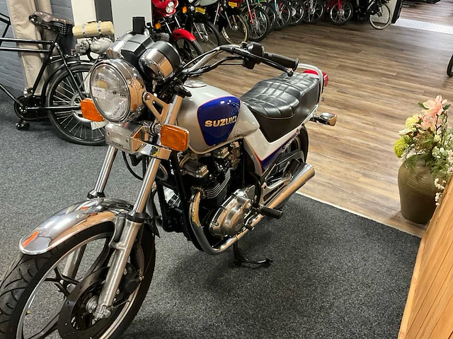 Suzuki gr 650 motorfiets - afbeelding 12 van  15