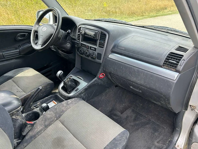 Suzuki grand vitara 1.6 metal top wide body 2004 | 93-np-ht i - afbeelding 6 van  18