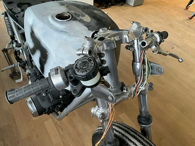 Suzuki gs 1000 custum motorfiets - afbeelding 16 van  19