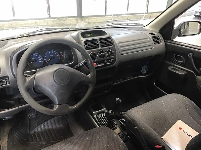 Suzuki ignis 1.3-16v gs - 2002 | 23-jp-hj - afbeelding 3 van  8