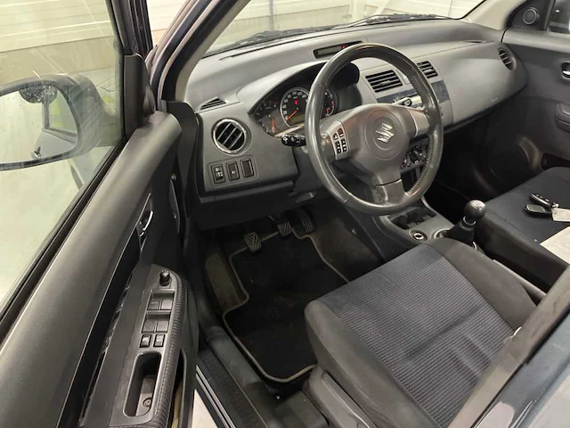 Suzuki swift 1.3 4grip exclusive, rj-699-s - afbeelding 2 van  16