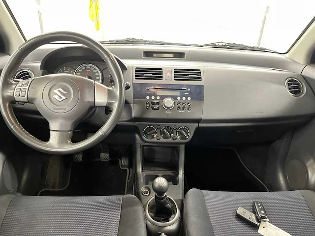 Suzuki swift 1.3 4grip exclusive, rj-699-s - afbeelding 16 van  16