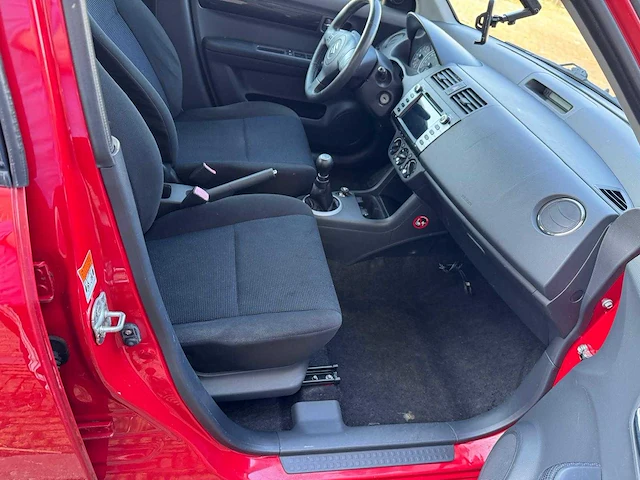 Suzuki swift 1.3 airco shogun 5-deurs 47-tt-gb - afbeelding 17 van  17