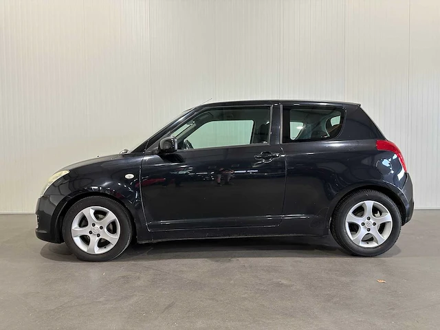 Suzuki swift 1.3 comfort zk-068-n - afbeelding 10 van  17
