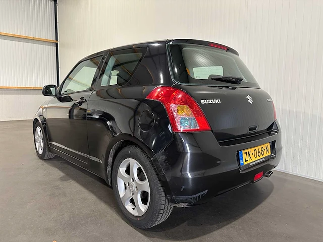 Suzuki swift 1.3 comfort zk-068-n - afbeelding 11 van  17