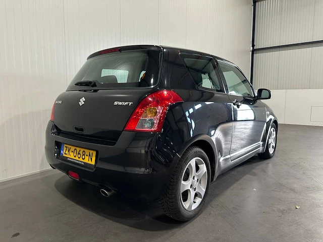 Suzuki swift 1.3 comfort zk-068-n - afbeelding 13 van  17