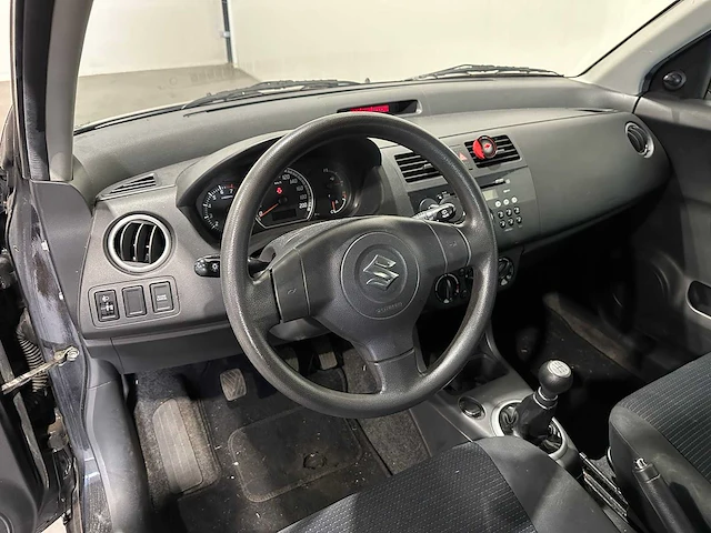 Suzuki swift 1.3 comfort zk-068-n - afbeelding 17 van  17