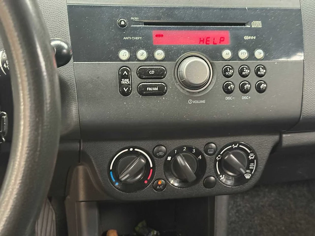 Suzuki swift 1.3 ga, 22-xtf-5 - afbeelding 2 van  11