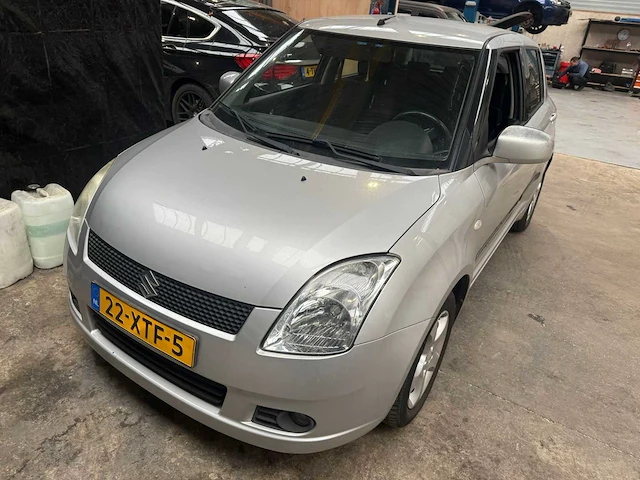 Suzuki swift 1.3 ga, 22-xtf-5 - afbeelding 1 van  11